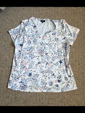 Jones New York- Floral Short-Sleeve V-Neck Blouse- XL